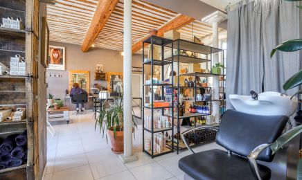 Caroline & Vous Experte Visagiste, Spécialiste Trichologue (maladies du cuir chevelu) : Coiffeur à Eyragues
