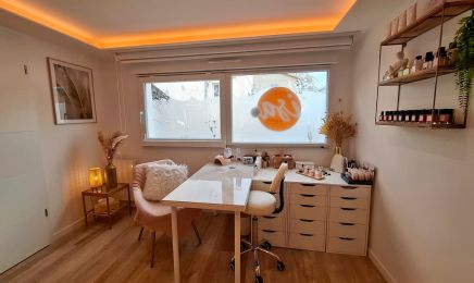 Isa. L'aparté Bien-Être & Beauté : Manucure à Illkirch-Graffenstaden