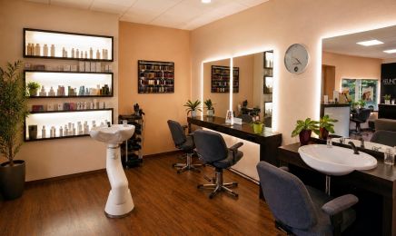 Salon im Rundhaus: Friseur in Freiberg