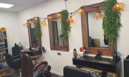Coiffeur - A propos de  : Coiffeur à Cranves-Sales