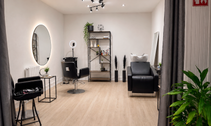 WOW Vakula Olena : Coiffeur à Saint-Nazaire