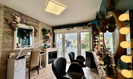 Coiff Hair Pro-Maitre Artisan/visagiste-expert blond-socio coiffure-perruque/turban-ongle : Manucure à Saint-Manvieu-Norrey