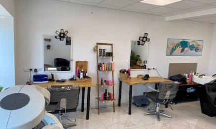 V2L Coiffure : Coiffeur à Manot