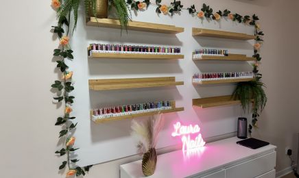 LAURA NAILS FORMATION : Prestations : Coiffeur à Gémenos
