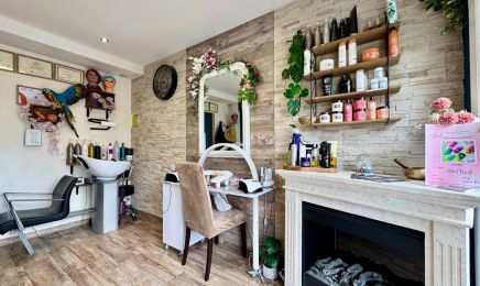 Coiff Hair Pro-Maitre Artisan/visagiste-expert blond-socio coiffure-perruque/turban-ongle : Manucure à Saint-Manvieu-Norrey