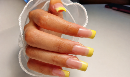 Glossy Nail by Nayeli  : Manucure à Fourquevaux