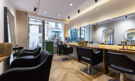 AU 84 - MAITRE ARTISAN COIFFEUR HEAD SPA  : Coiffeur à Paris