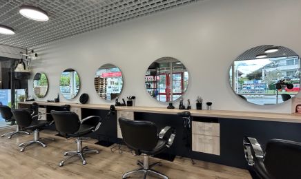 Version Originale : Coiffeur à Faverges-Seythenex
