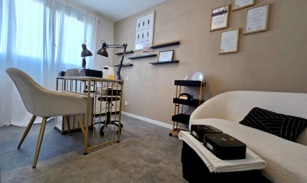NBM & Co - Ongles et Formations : Manucure à Vercel-Villedieu-le-Camp