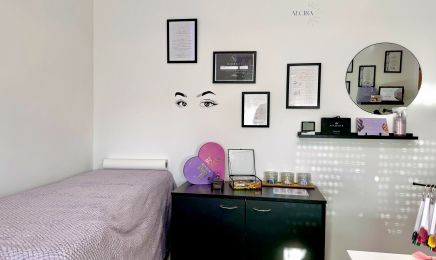 Alcira - Beauté des mains et du regard  : Institut de beauté à Générac