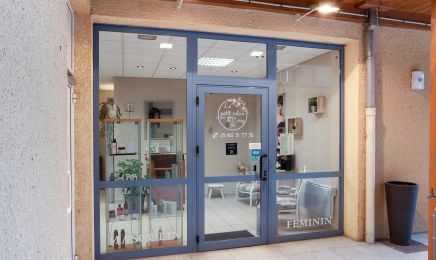 Le petit salon de Cassy  : Coiffeur à Montrond