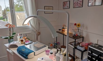 Inédits de Thomas Saint Cyr  : Coiffeur à Saint-Cyr-sur-Loire