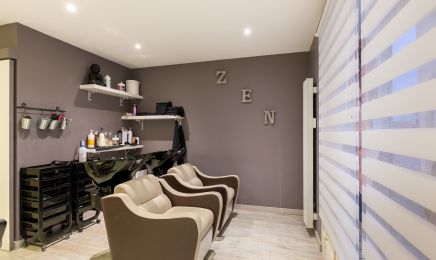 La tête ailleurs : Coiffeur à Plounéventer