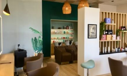 LB Coiffure Mixte : Coiffeur à Vulaines-sur-Seine.                                           Salon climatisé