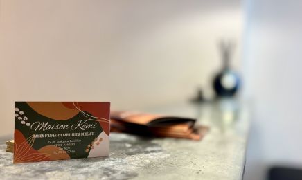 Maison KÉMI | HeadSpa - Maison d’expertise capillaire et de beauté Cheveux texturés : Manucure à Angers