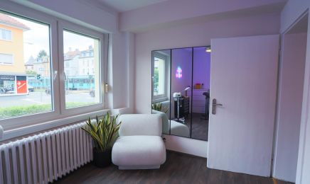 Amluxe Haarstudio: Friseur in Frankfurt am Main