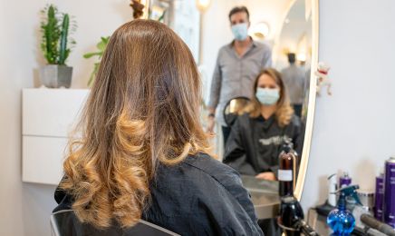 Yoni coiffure spécialiste coloration végétale  Ouvert 7/7 : Coiffeur à Paris