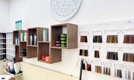 Haarwerk by Hezha: Barbershop in Oldenburg