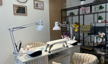 ALEXANDRA BEAUTY SALON : Manucure à Le Mené