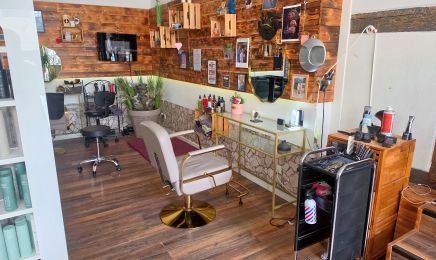 Heart of Hair: Friseur in Warburg