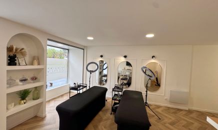 Sili Naills chez As Esthetic Academy  : Manucure à Saint-Étienne