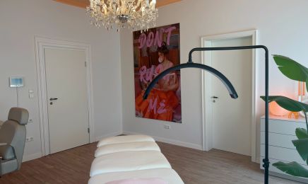 Nari Studio: Kosmetikstudio in Neuenstein