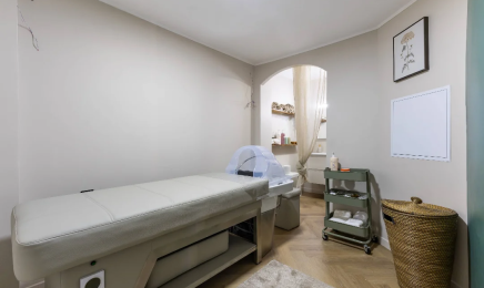 AU 84 - MAITRE ARTISAN COIFFEUR HEAD SPA  : Coiffeur à Paris