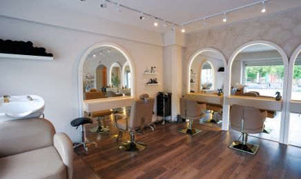 Amluxe Haarstudio: Friseur in Frankfurt am Main