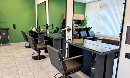 Friseursalon Amela: Friseur in Frankfurt am Main