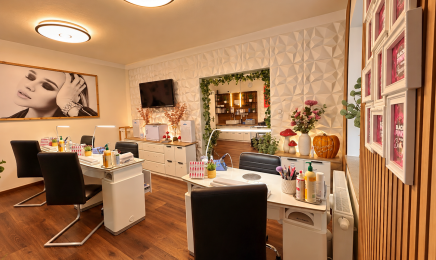 BLACK PINK NAILS Unterföhring: Friseur in Unterföhring