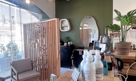 Caroline & Vous Experte Visagiste, Spécialiste Trichologue (maladies du cuir chevelu) : Institut de beauté à Eyragues