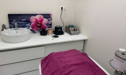 Centre d'esthetique Sharma : Manucure à Saint-Gilles