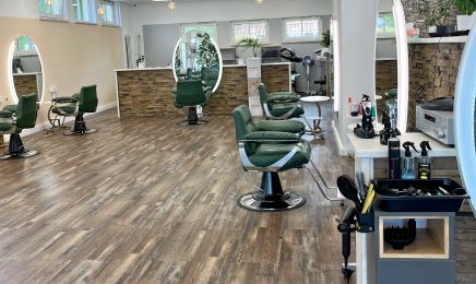 Friseur Daroliya Kosmetik: Kosmetikstudio in Gilching