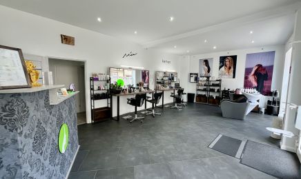 SL Haarstudio: Friseur in Schöningen