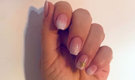 Naili : Manucure à Pierre-Levée