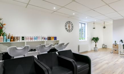 Laura Coiffure et Ongle : Manucure à Doussard