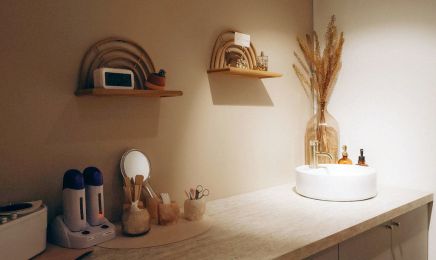  Ambre b  : Manucure à Anglet