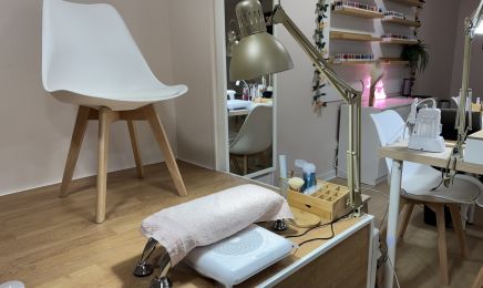LAURA NAILS FORMATION : Prestations : Coiffeur à Gémenos