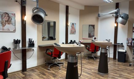An Cut Friseursalon Antje Heinz: Friseur in Gefrees