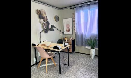 AJ Esthétique  : Manucure à Sénas
