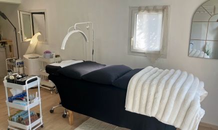 Mes Beautés by Carine : Manucure à Saint-Saturnin-lès-Avignon