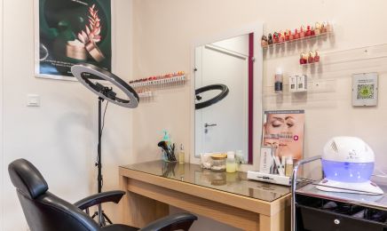 Ombr’elle Esthétique : Manucure à Étoges