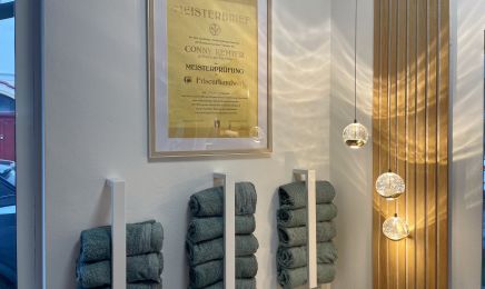 Conny‘s Haar- und Nagelstudio: Friseur in Freiberg