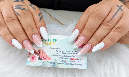 Glow Nails & Spa: Nagelstudio in München