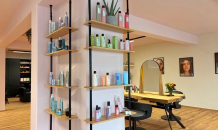 HAIR.CARE KIM MANNES: Friseur in Niederstotzingen