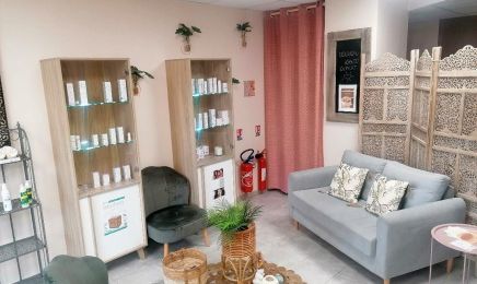 Secrets de Beauté : Manucure à Saran