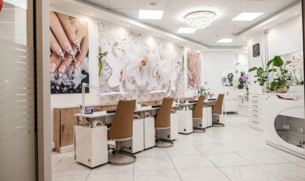 Mom‘s Nails: Nagelstudio in Hamburg