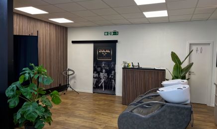 Zülal Hair and Beauty: Friseur in Augsburg