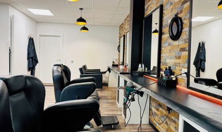 Destina‘s Hair Lounge: Friseur in Stuttgart