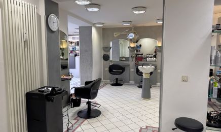 Astrina - Hair & More: Friseur in Passau